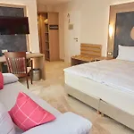 Hotel-gasthof Post Brennerei Frankenhoehe 쉴링그스푸르스트