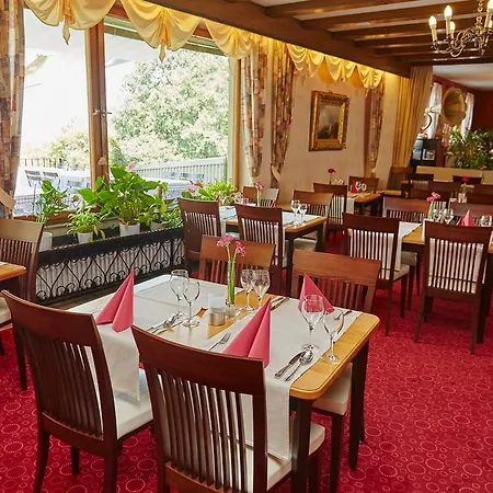 Hotel-gasthof Post Brennerei Frankenhoehe מלון Schillingsfürst
