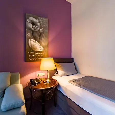 호텔 Hotel-gasthof Post Brennerei Frankenhoehe 3*